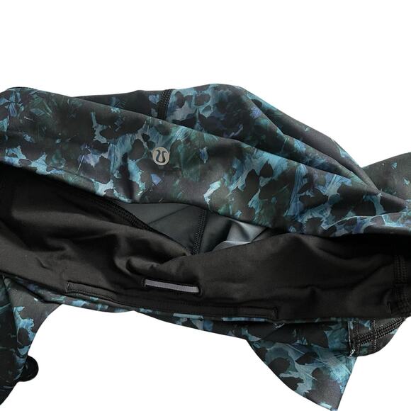 Lululemon 10 Cropped Leggings Running Activewear Blue Black Print Pocket - Picture 3 of 12